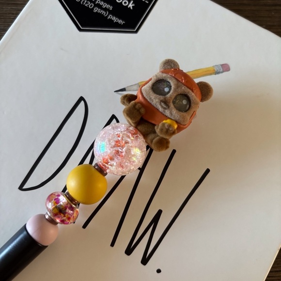 Disney Doorables: Star Wars: Wicket Warrick flocked handmade beaded pen - Picture 1 of 3